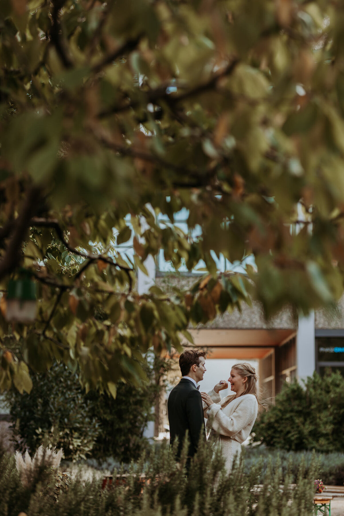 Hochzeitspaar in Köln-Ehrenfeld Lichterfelde
