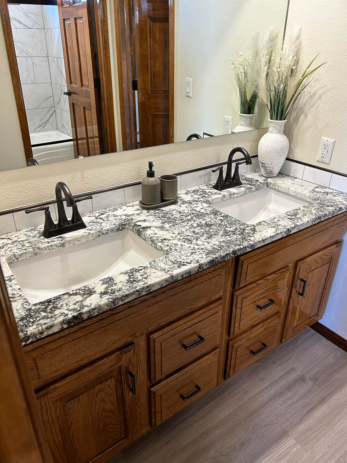 granite-countertops-bathroom-remodel-cheyenne-wy-castle-stone
