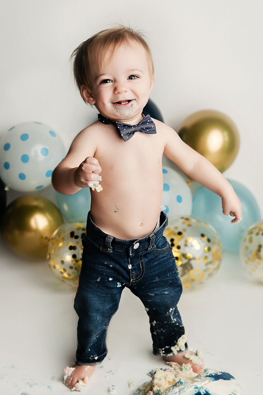 First year photo session with cake and balloons