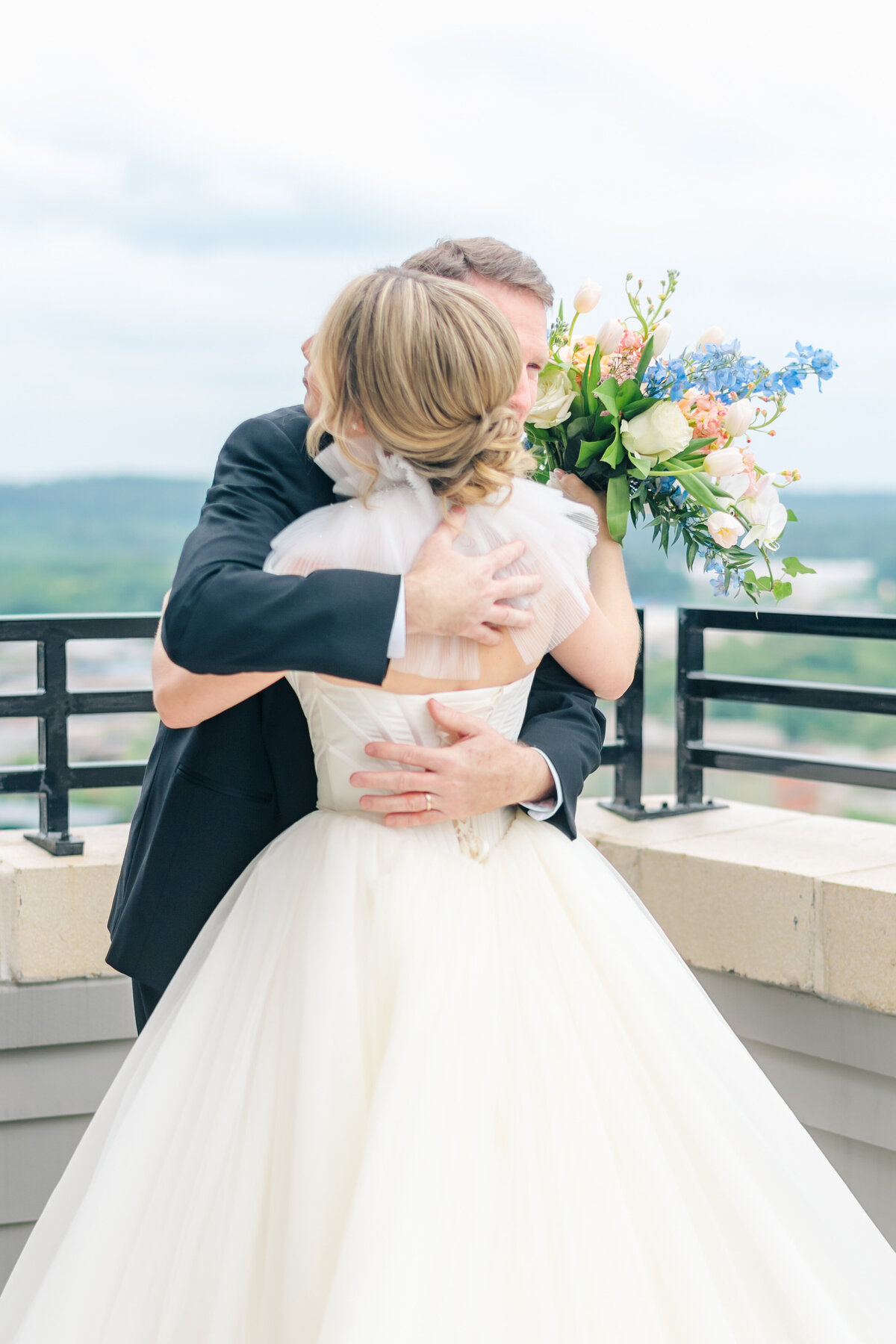 Merdian Mississippi Wedding at Key Bros Hanger _ Lauren Elliott Photography _ Sarah and TY-220