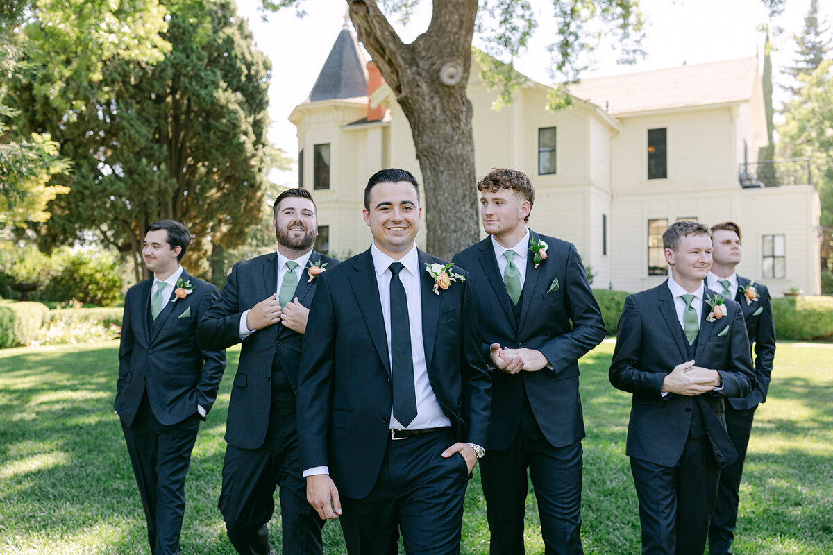 groomsmen and their boutonnieres at park winters lawn