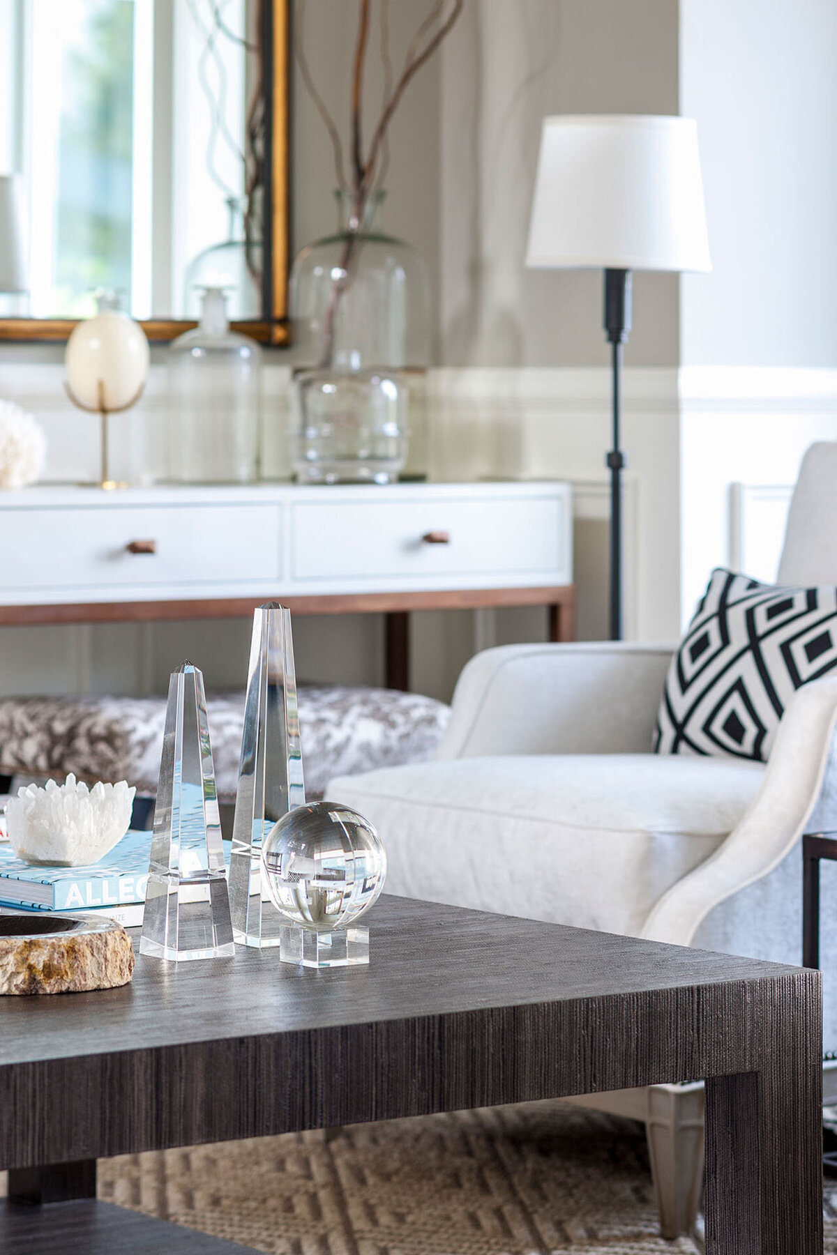 6A-grasscloth-coffee-table-vignette