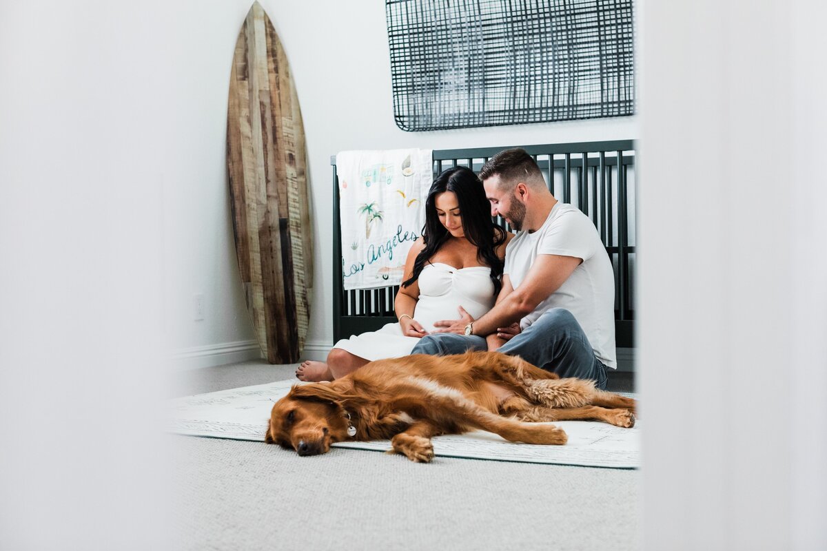 manhattan-beach-maternity-couple-plus-dog-in-surfing-themed-nursery