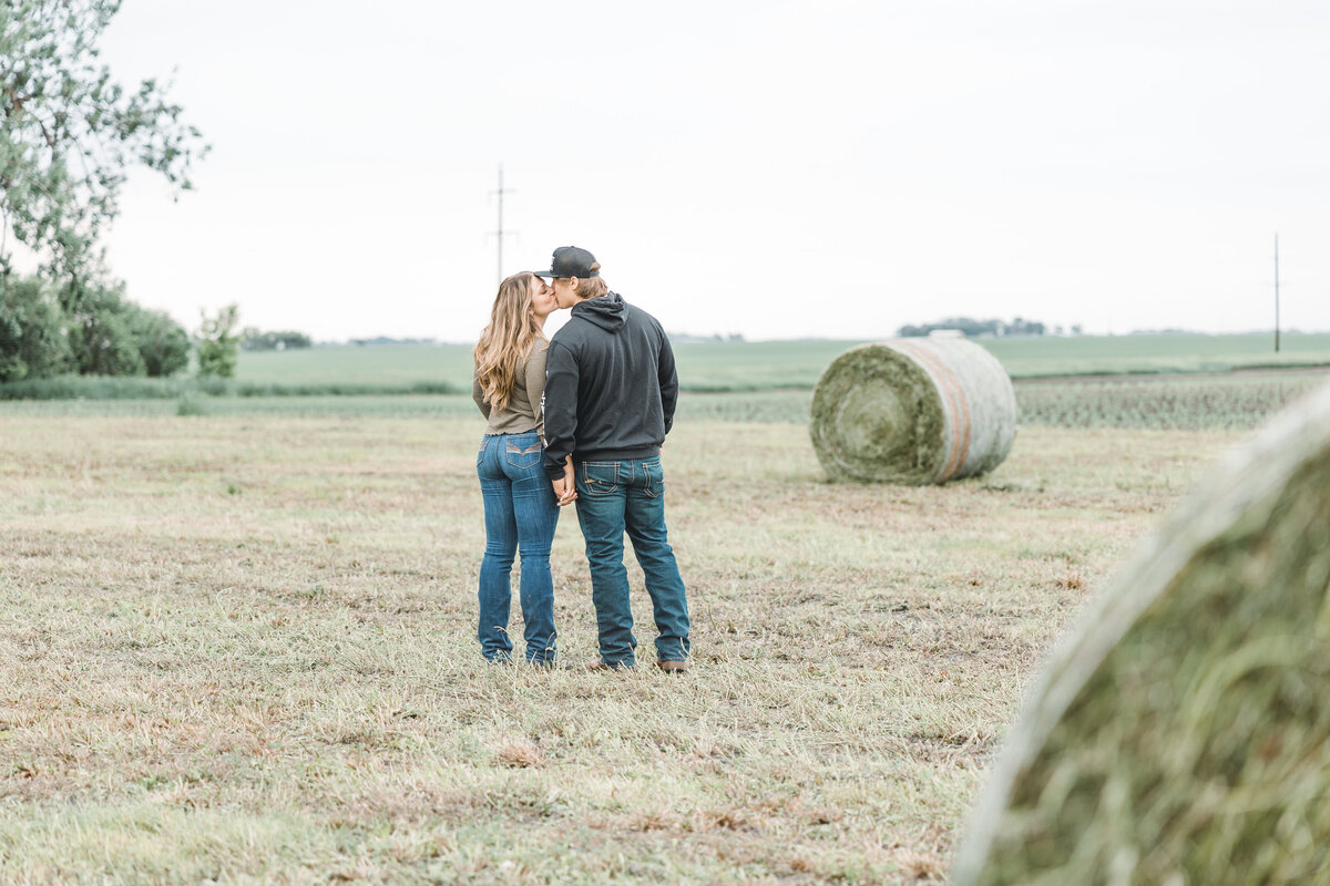 engagement-session-hutchingson-mn (113)