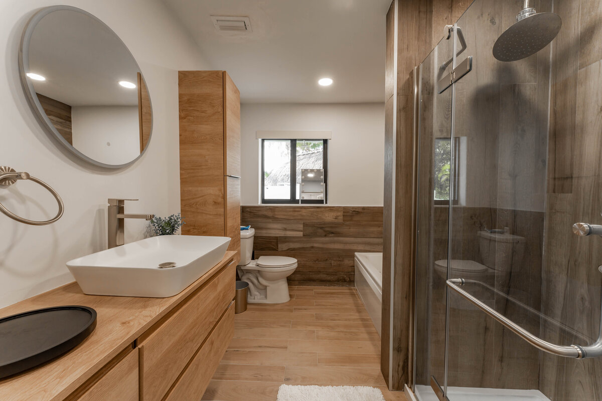 Bathroom 1 (1)