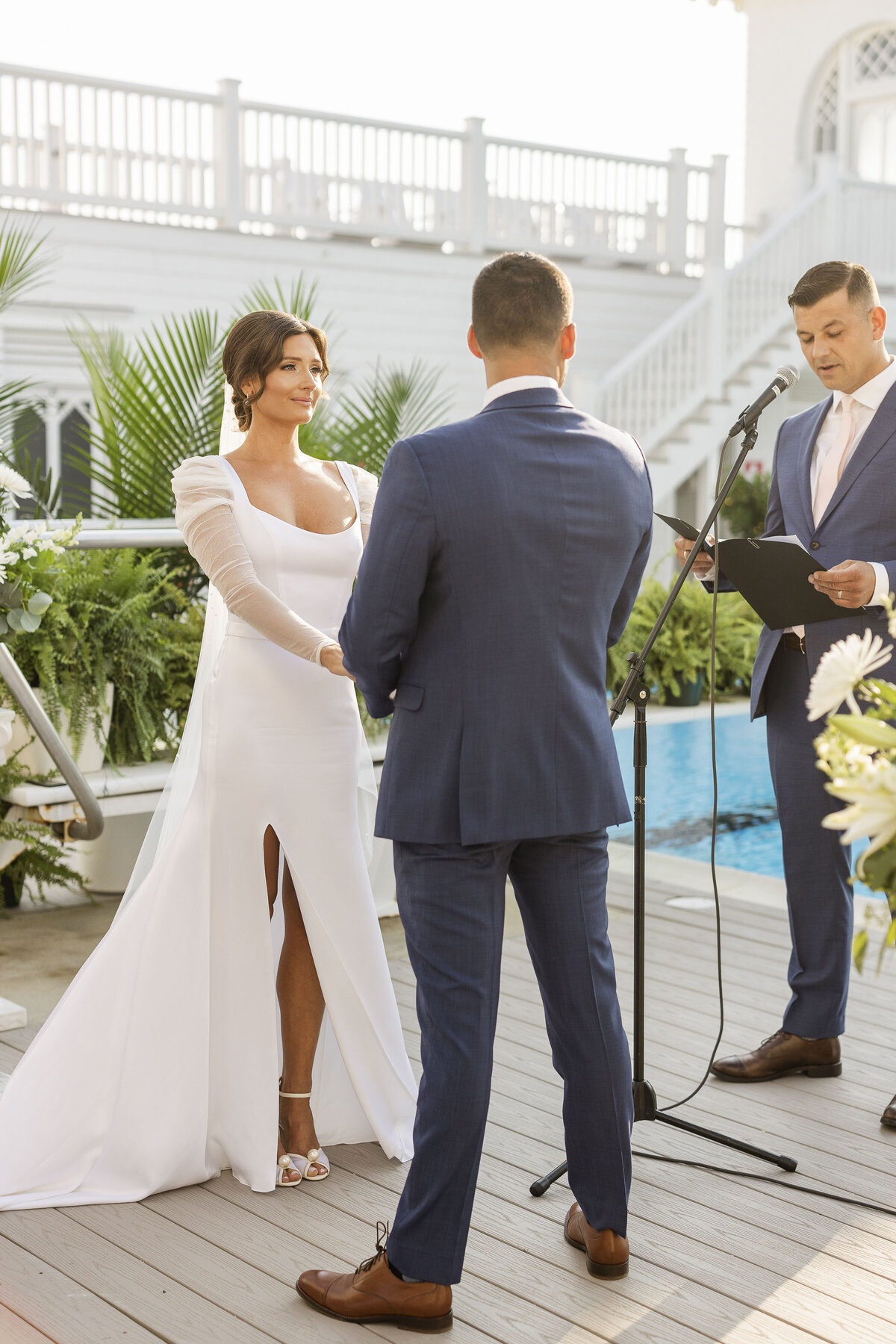 Beach Club Modern Chic Wedding with Touches of Pearl and Gold - Top East Coast Wedding Photography - Ashley Mac Photographs - New Jersey - New York - Connecticut - Rhode Island -50