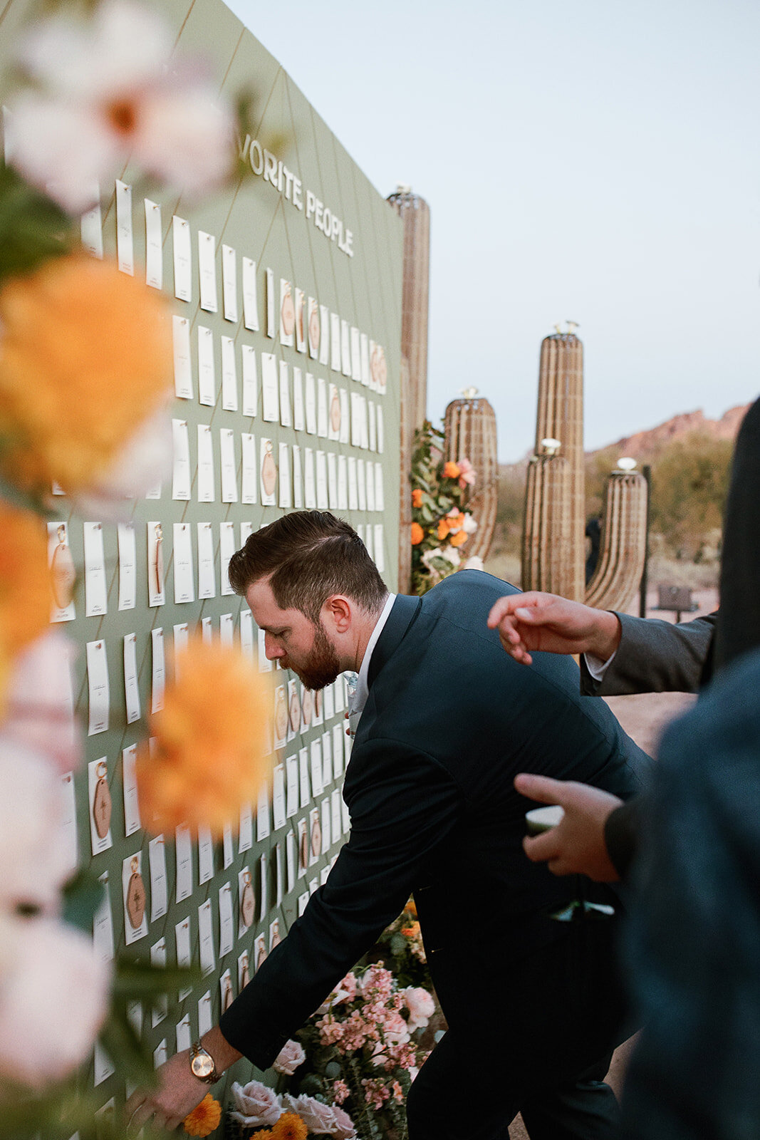 cactus-desert-wedding-seating-display