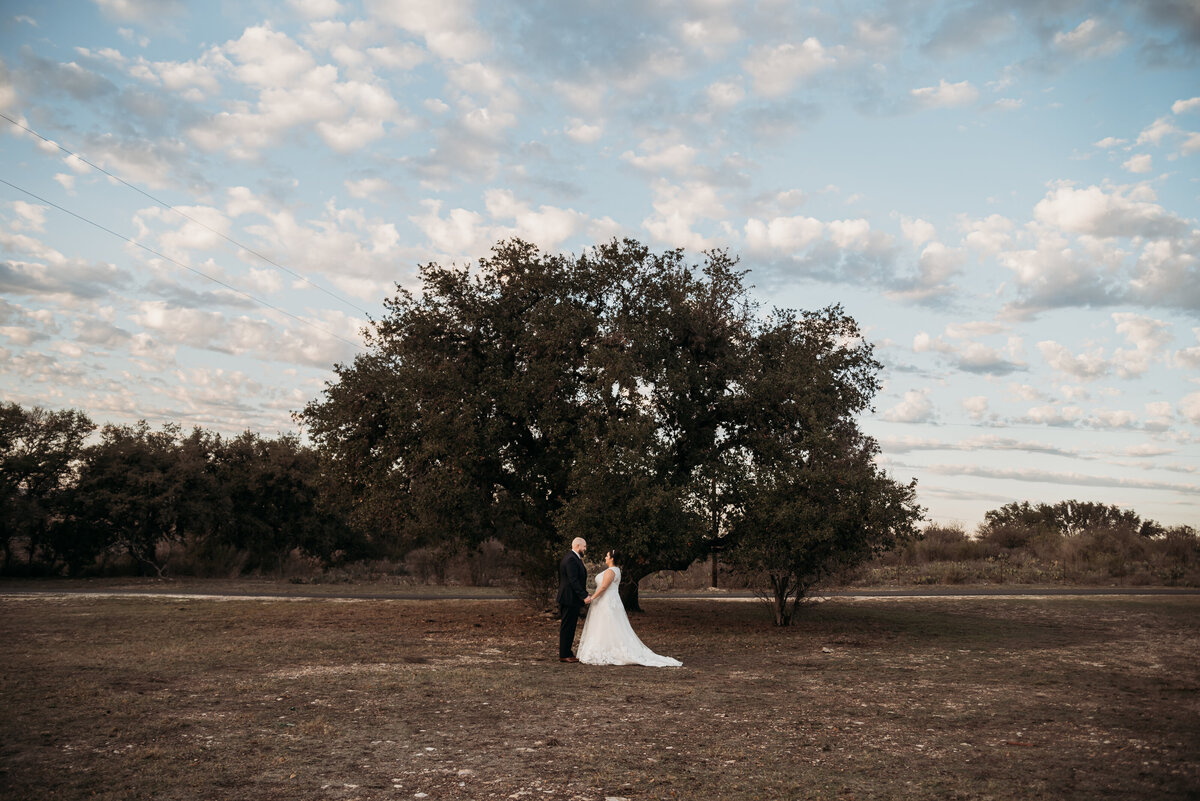 wedding photography at the grand hall at hoffman ranch texas venue