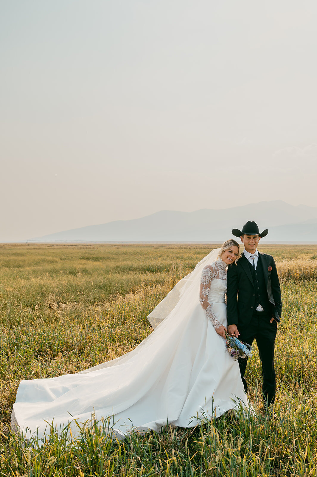 presley-gray-photo-Deerlodge-rustic-western-Montana-wedding-4137