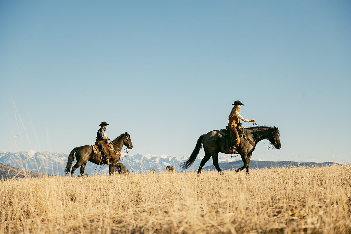presley-gray-photo-montana-western-ranch-couples-photoshoot-1591