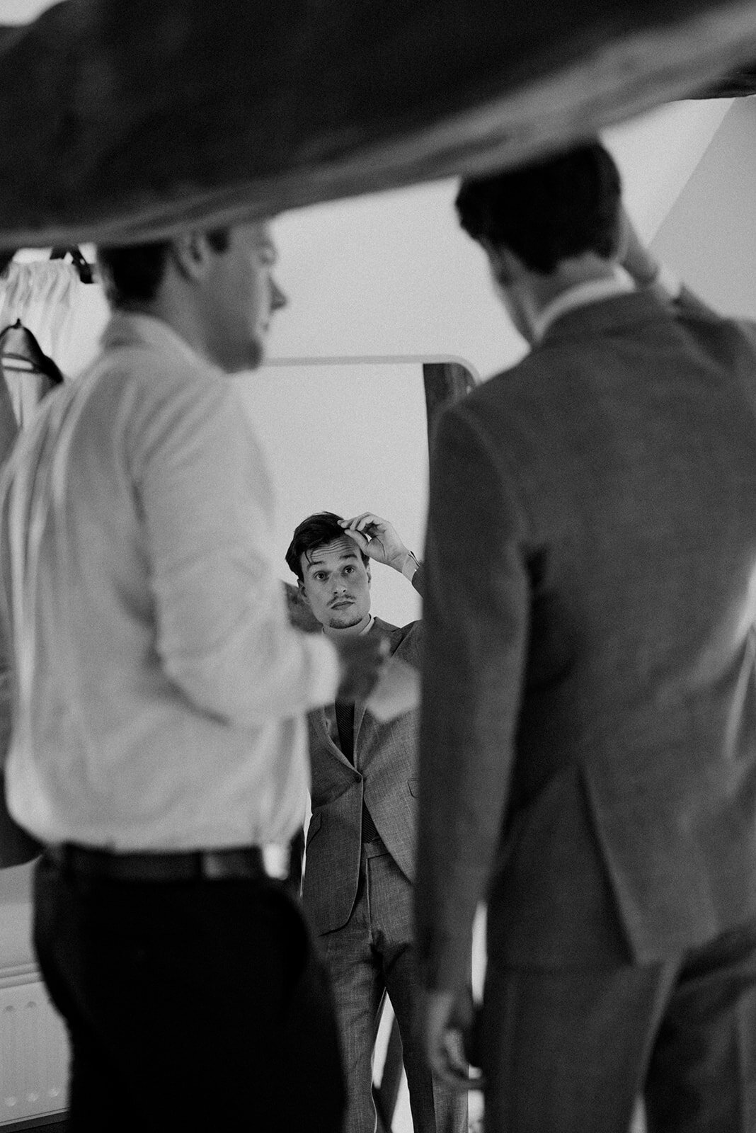 Herentals, salon weddings, moody, authentiek, alternatief trouwen,bruid, 2026, elopent, intiem, spontaan, tijdloos, trouwfotograaf, antwerpen - klaarmaken & first look-103