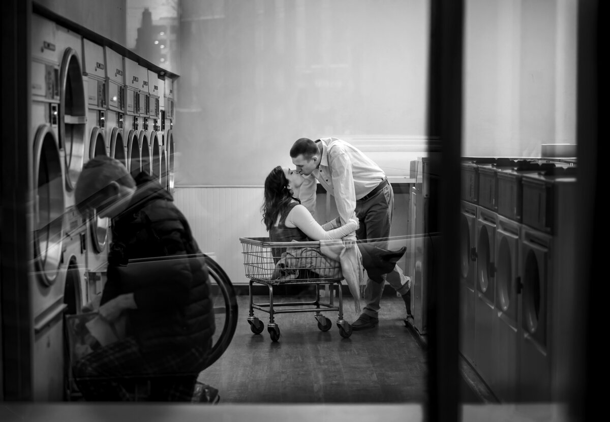 couples-portrait-laundromat