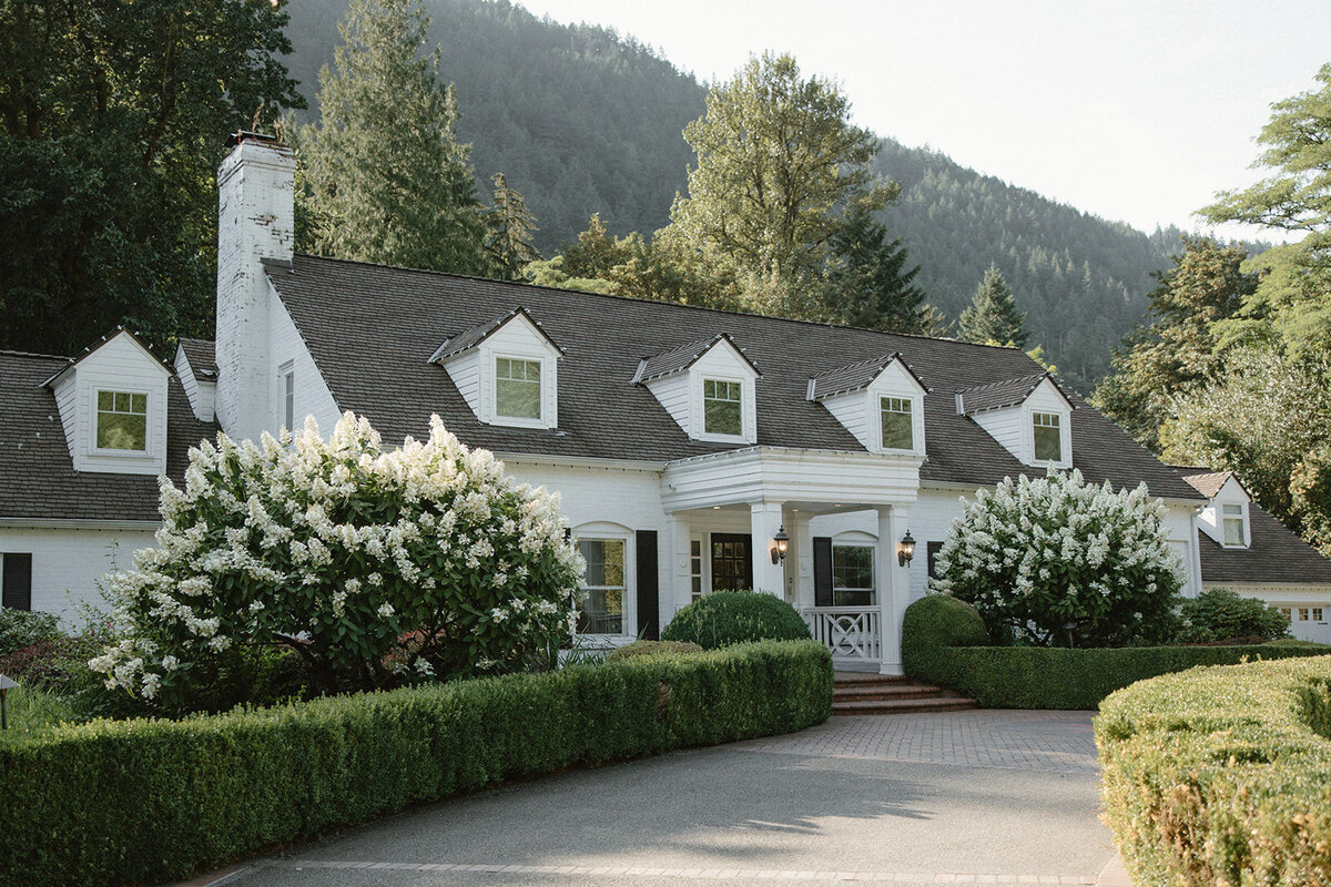 Nicole-and-Josh-Fox-Hollow-WA-Wedding-Miranda-Florer-Photo-1