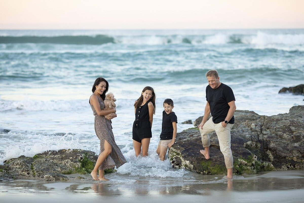 family-6398110_1280