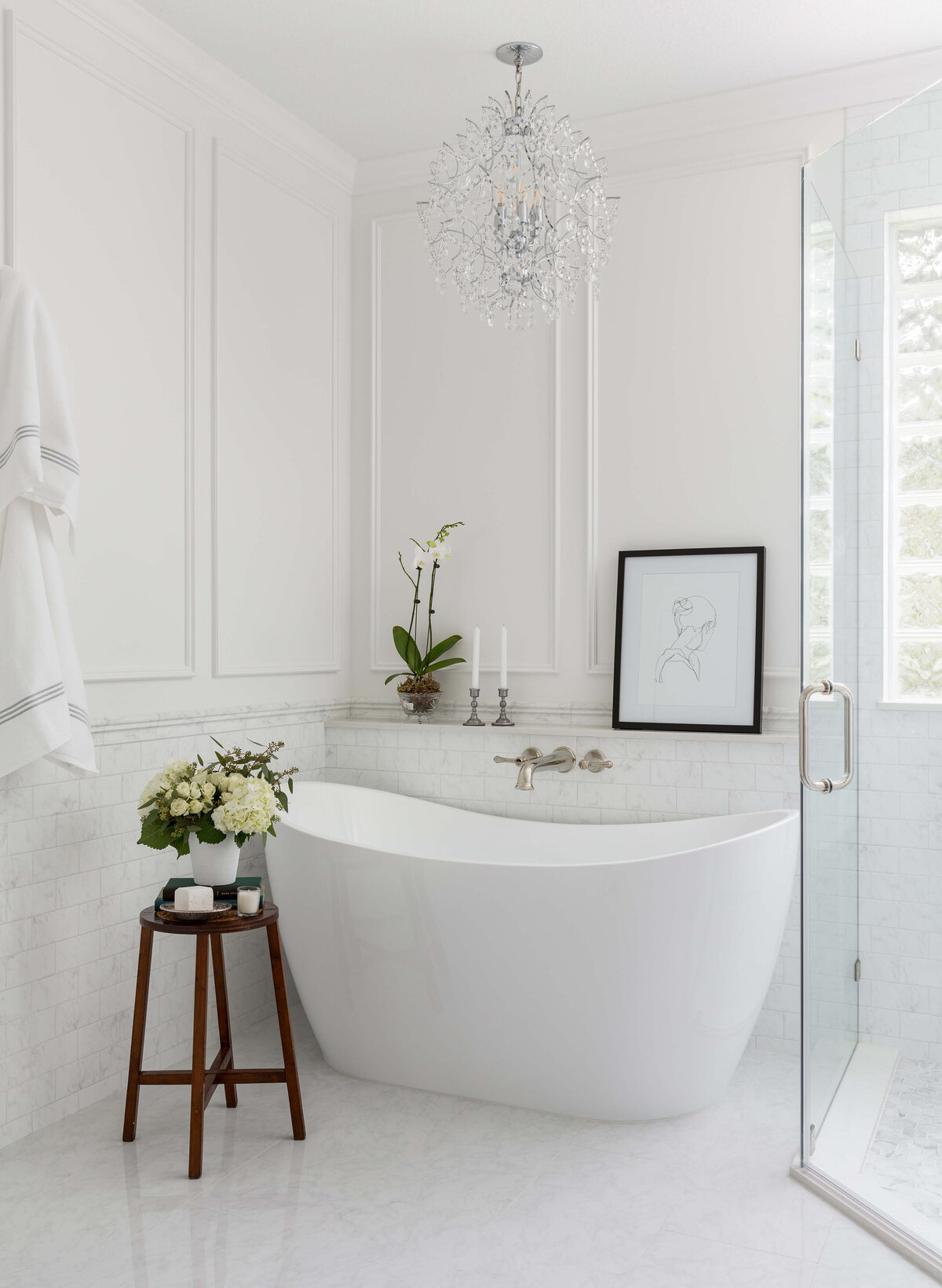 kyleen-bushroe-houston-interior-designer-white-bathroom-tub