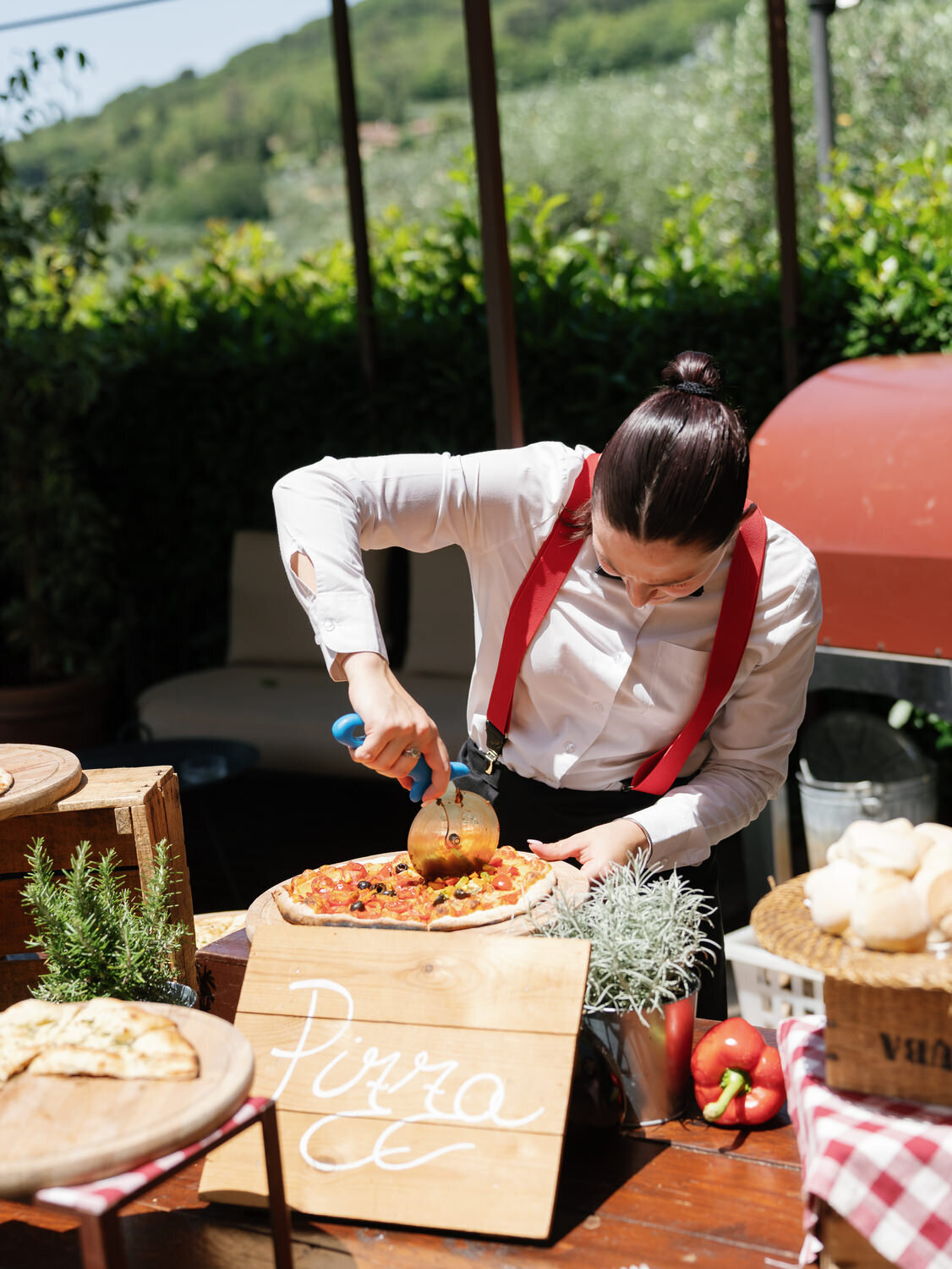 15-Fresh-Pizza-at-Poolside-Stand-Italy