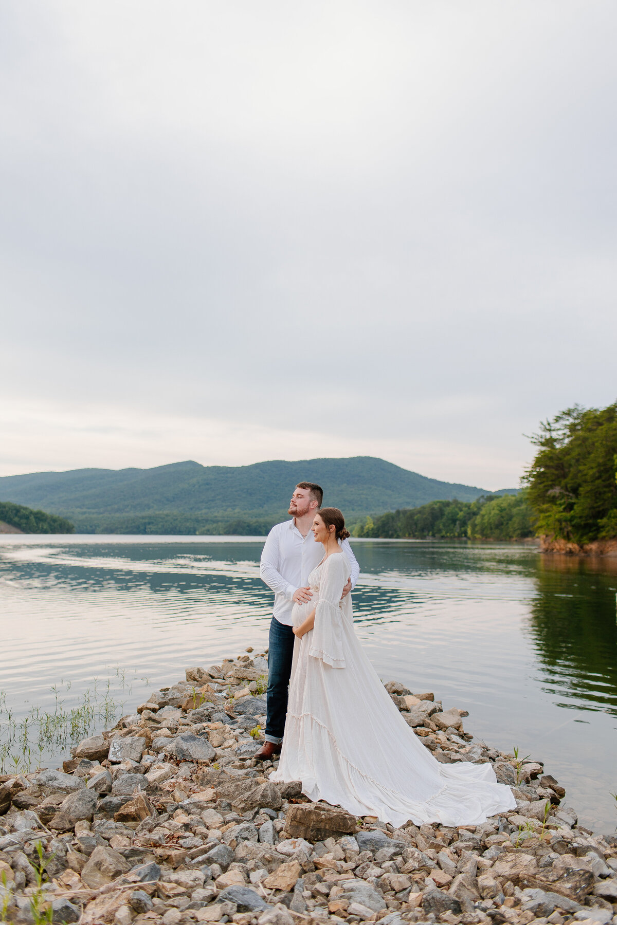 Documentary-Maternity-Session-at-Carvins-Cove-RJ-5 2