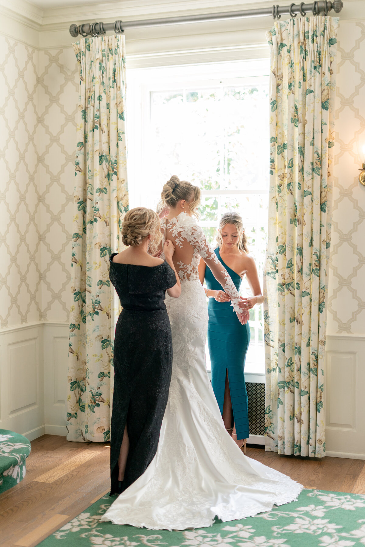 Savannah-Jamey-Country-Club-Buffalo-Summer-Wedding-1