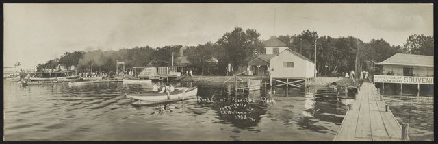 Docks_at_Arnolds_Park_LCCN2013645036.tif