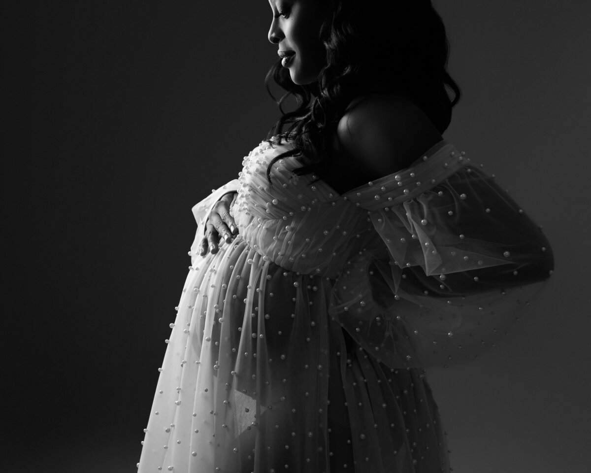 Intimate black and white maternity portrait showcasing expectant mother's natural pregnancy glow
