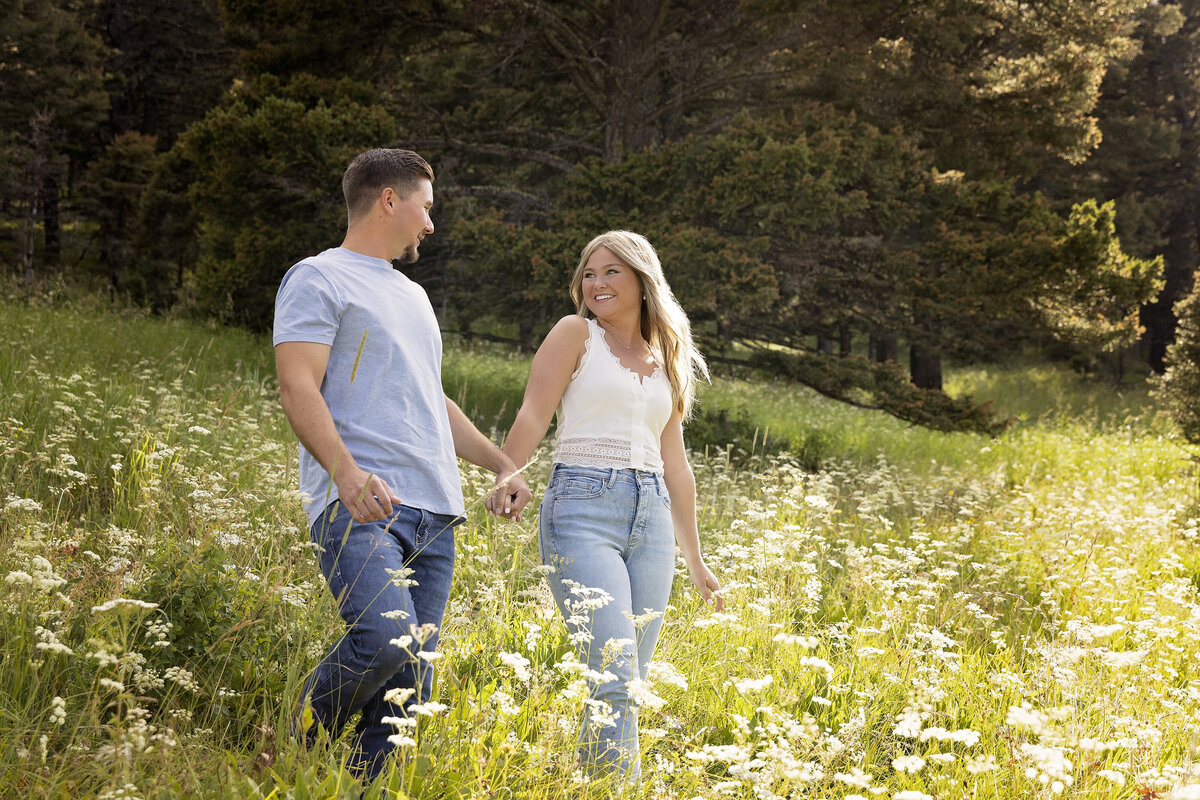 Shanna-Mae-Photography-Montana-Photographer-Engagement-Couples-Mountains-Wildflowers-Ennis-Bozeman-002