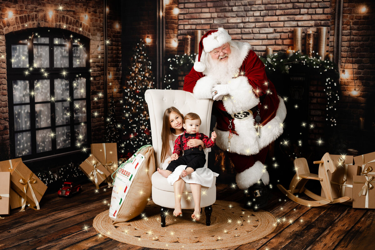 Best NWA holiday photographer, holiday portraits near me, Northwest Arkansas holiday photography, NW Arkansas holiday photos, NWA santa photos