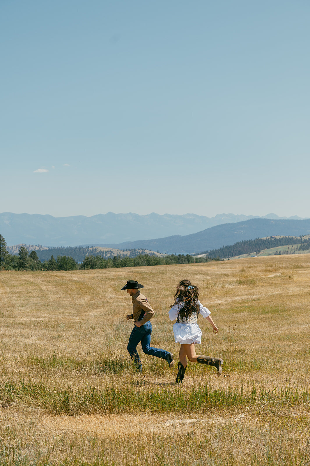 presley-gray-photo-haybale-forest-montana-elopement-7939