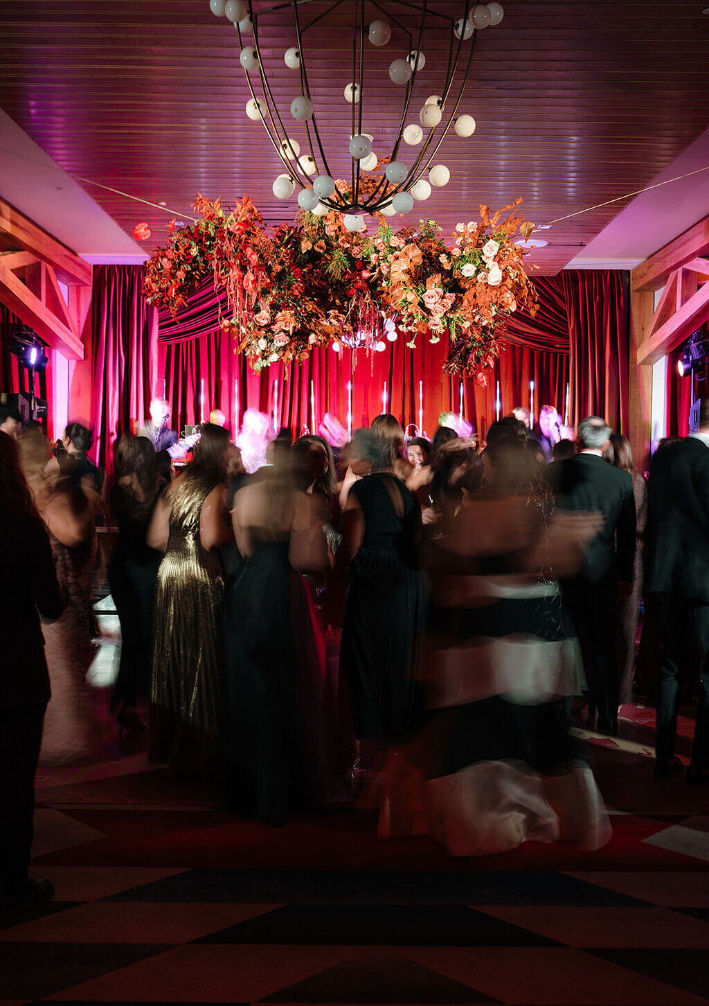 07.monochromatic-red-event-gala-dinner-social-event-modern-vintage-events