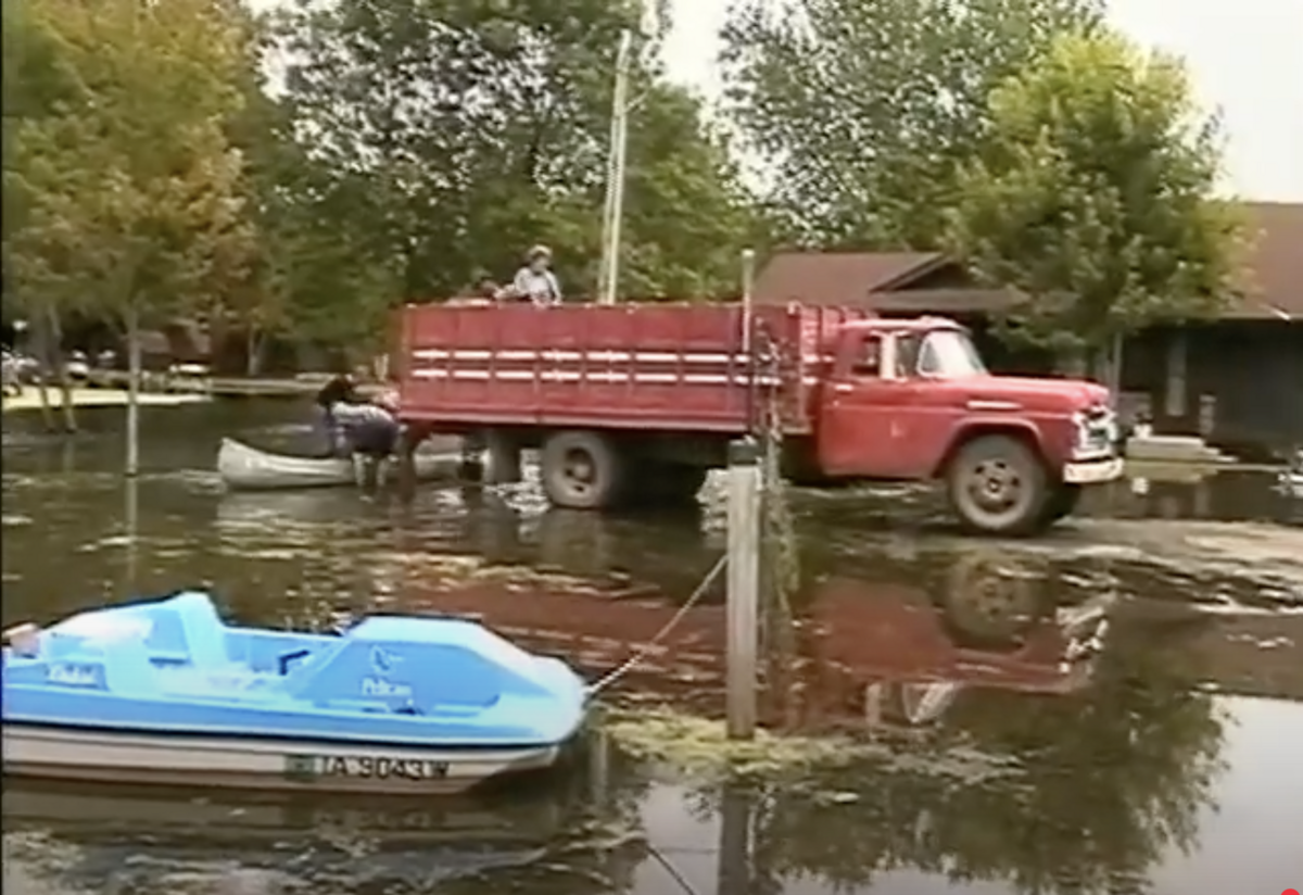 TITLE_The Flood of '93_1.26.57 PM
