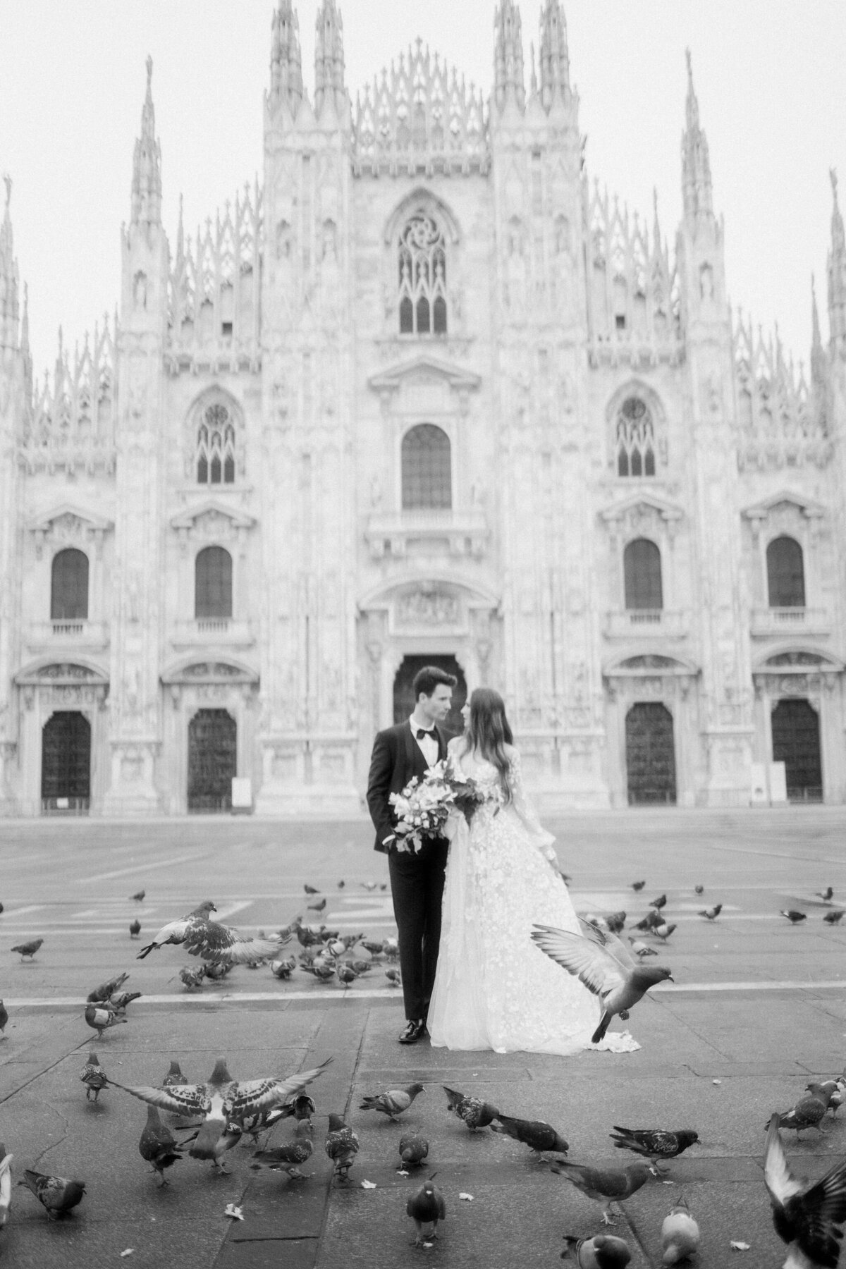 029-Milan-Duomo-Inspiration-Love-Story Elopement-Cinematic-Romance-Destination-Wedding-Editorial-Luxury-Fine-Art-Lisa-Vigliotta-Photography