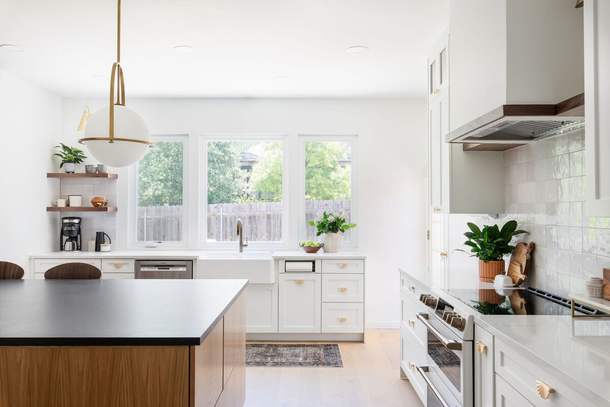 hello-home-luxury-modern-kitchen-island-black-granite-countertop-austin-tx-8