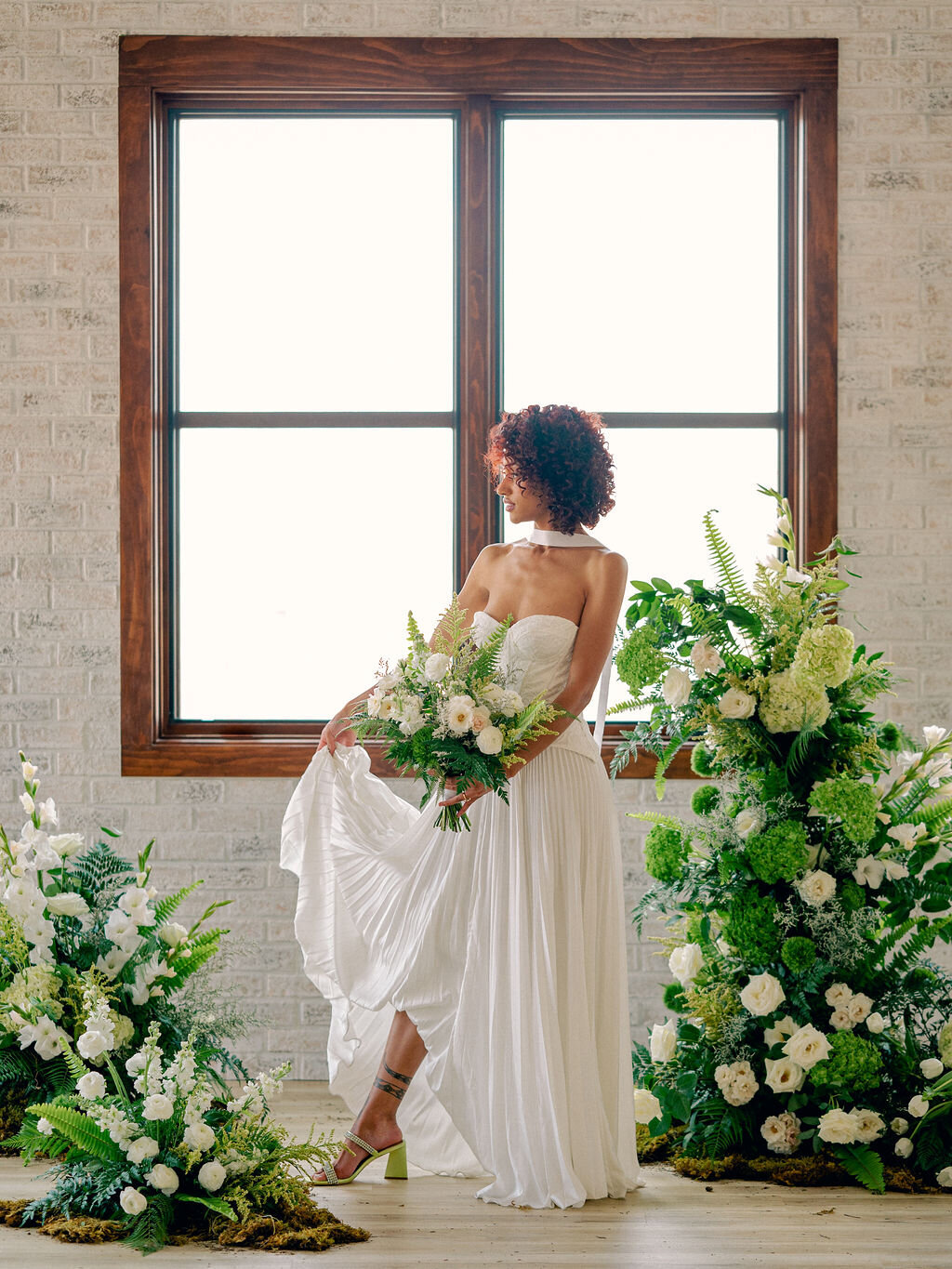 ModernBridalFashionwithGreenFlorals-AlisonBrookePhotography-30