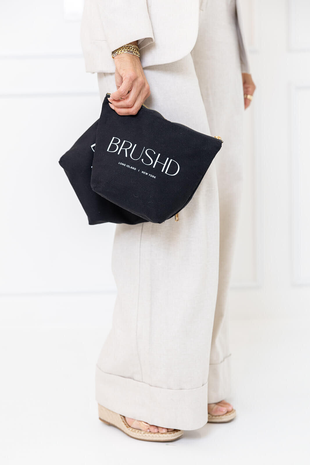 woman-holding-brushd-salon-long-island-ny-bag-BFC-55