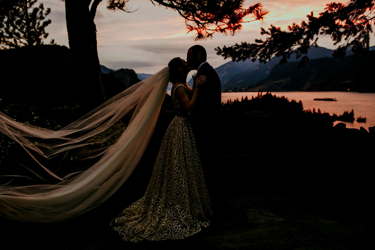 Hazelwood-photo-Hood-river-wedding-The_griffon_house-wedding