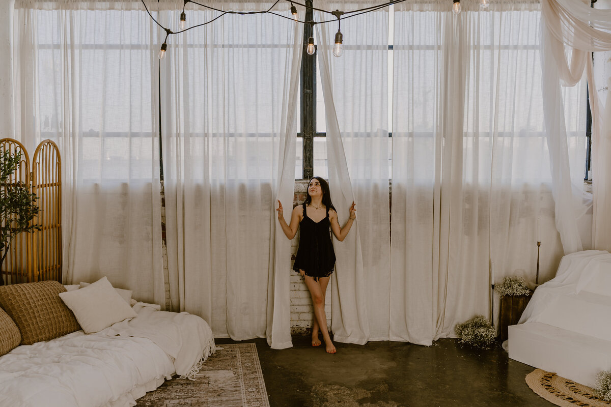 the-storyteller-studio-boudoir-session-des-moines-storyteller-collective-photo-co
