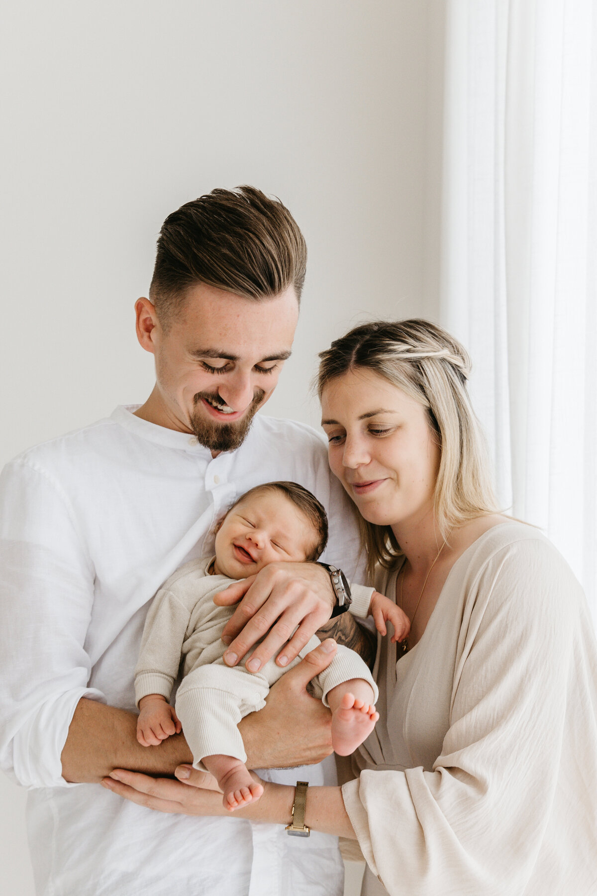 Newbornshoot in daglicht studio Tienen