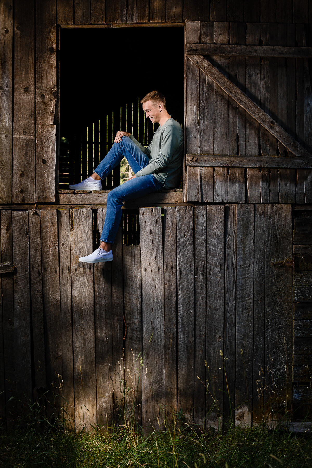 portrait-senior-highschool-barn-coeur-dalene