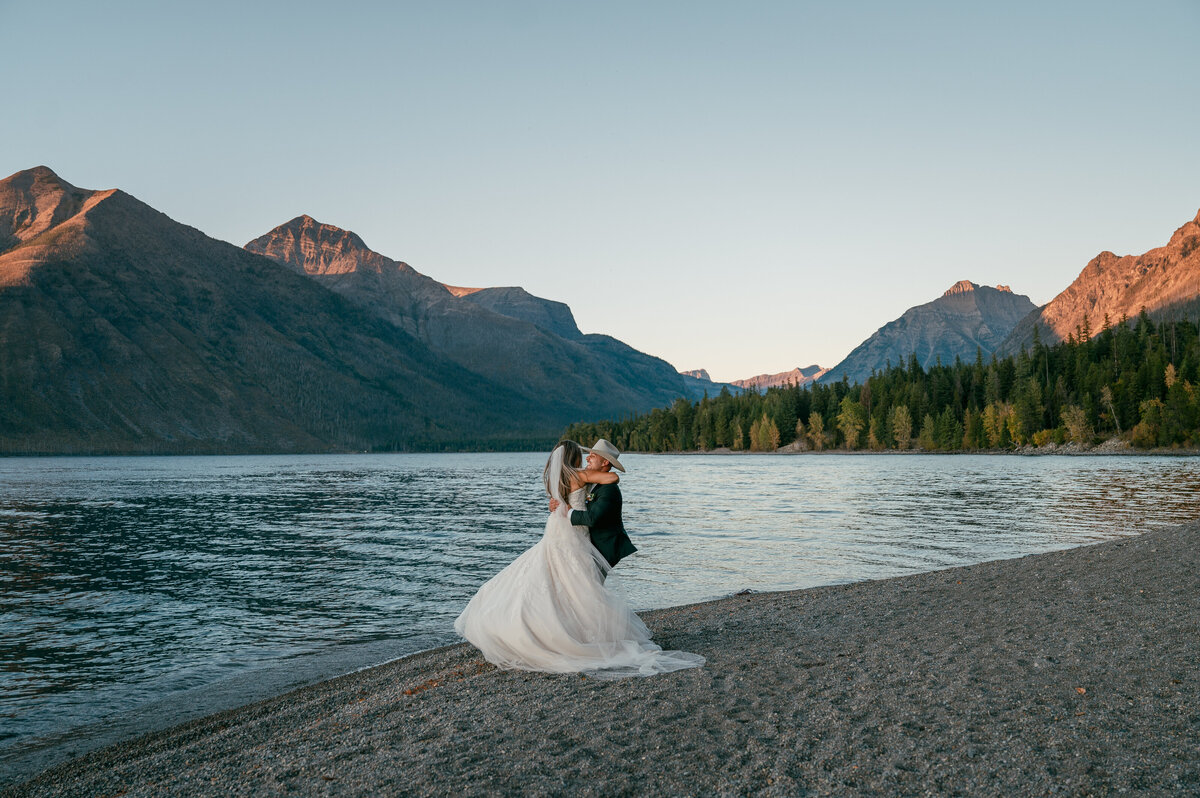 presley-gray-photo-boho-glacier-park-elopement-9318