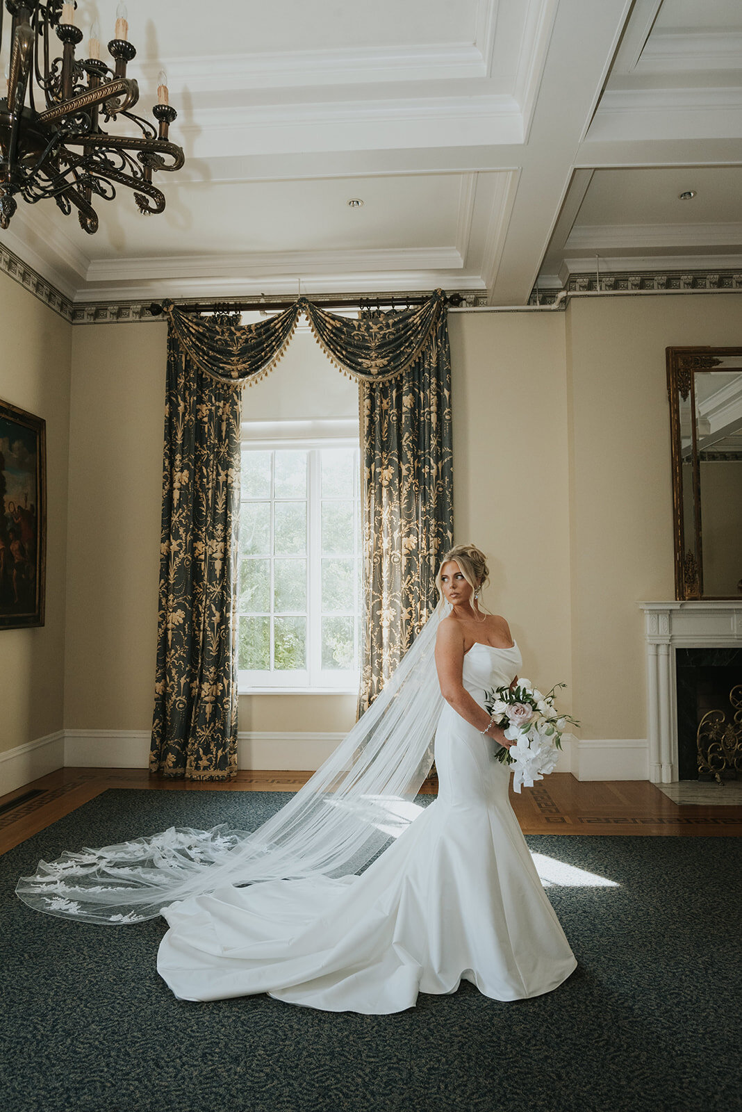 MODERN-GARDEN-MANSION-SUMMER-WEDDING-LINDSAY-BESNIK_PHOTOS_BY_MARIA_B_LUNG_0296