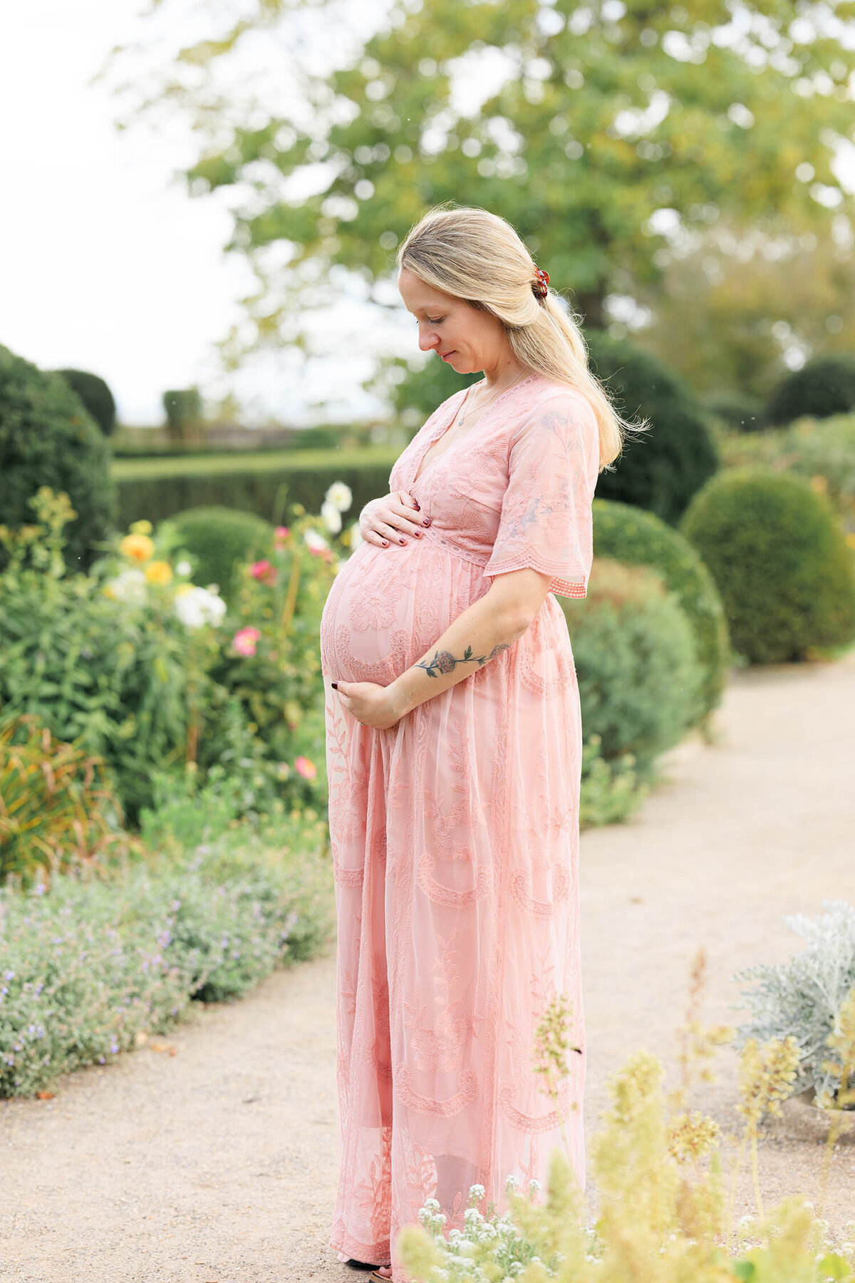 rose-garden-maternity-session-harkness-memorial-connecticut-20