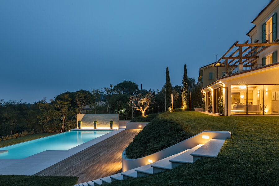 Side view of villa & pool at night__Villa Olivo_Photo credit Andrea Volpini