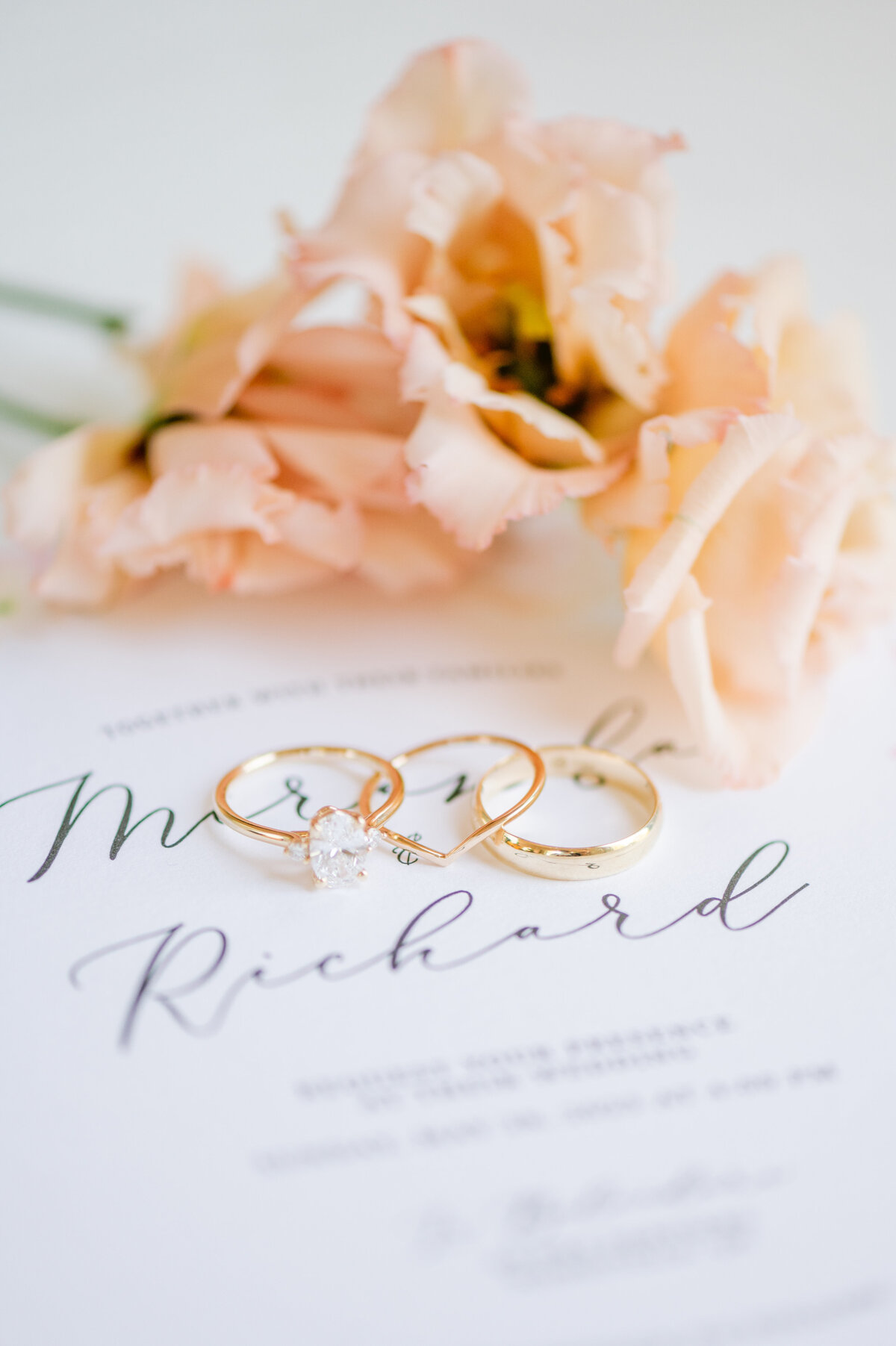 Le Belvedere-Bright-Spring-Floral-Wedding-Photography-by-Emma 1