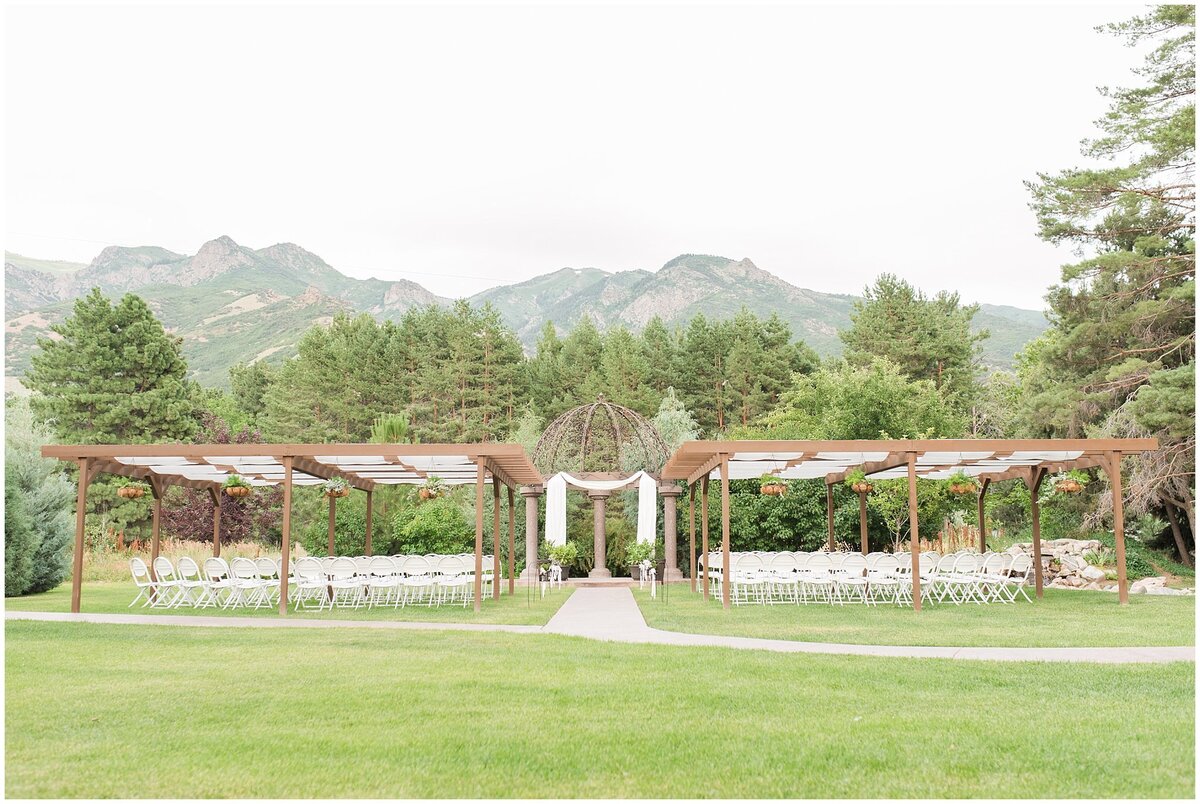 Ceremony site with view of the mountains at Oak Hills Reception and Event Center