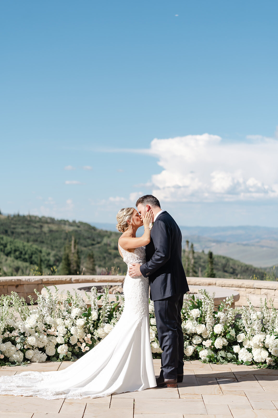 montage-deer-valley-summer-park-city-utah-wedding-logan-walker-425L-1324