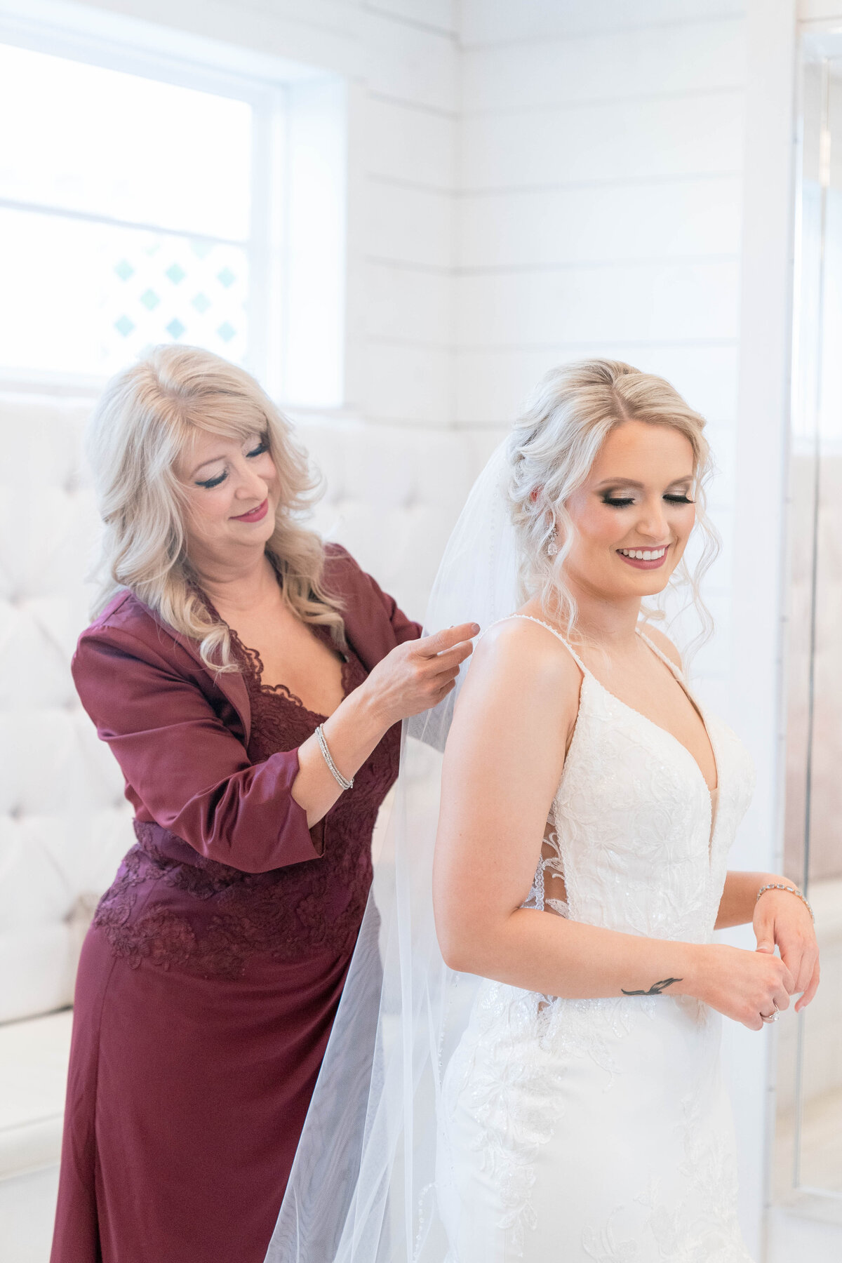 TNAI Taylor & Jordan_T Getting Ready-39