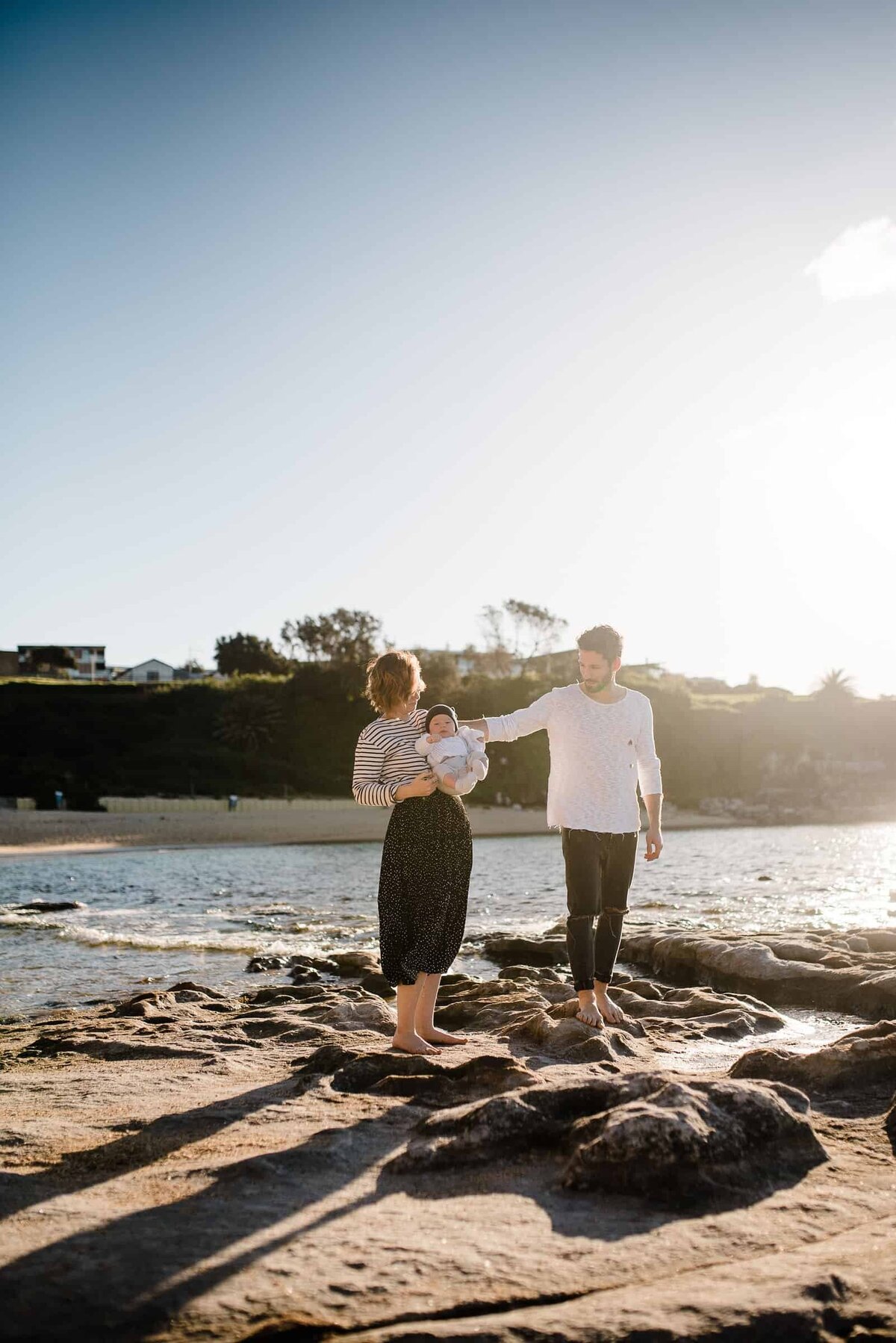 sydney-beach-mum-carrying-baby-during-sunset-family-walk-on-the-beach