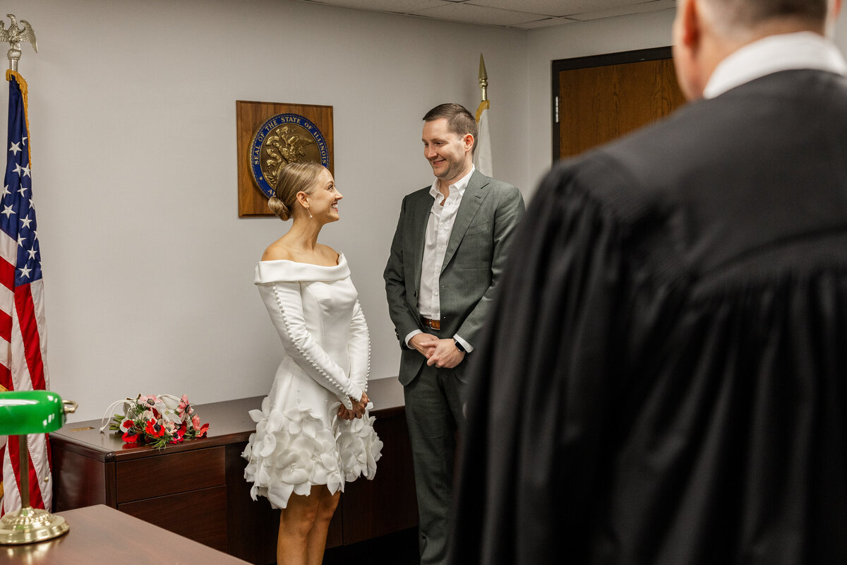 intimate-chicago-elopement-wedding-hoxton-hotel-photos-13