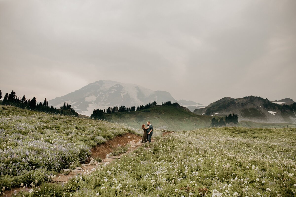 engagement photos mount rainier np