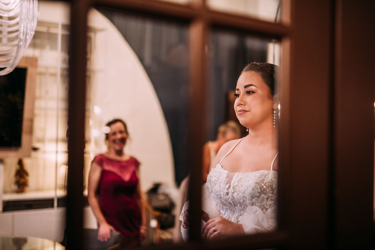 Bride-Looking-at-reflection