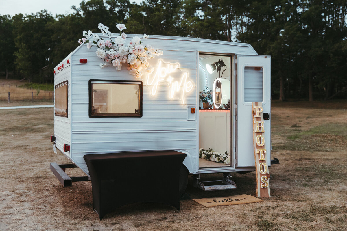 The Candid Camper Photobooth Exterior-1
